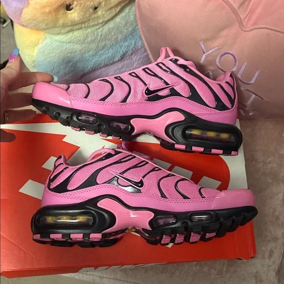 Nike Women's Pink &Black Sneakers Brand New! Size 7! - Picture 5 of 8